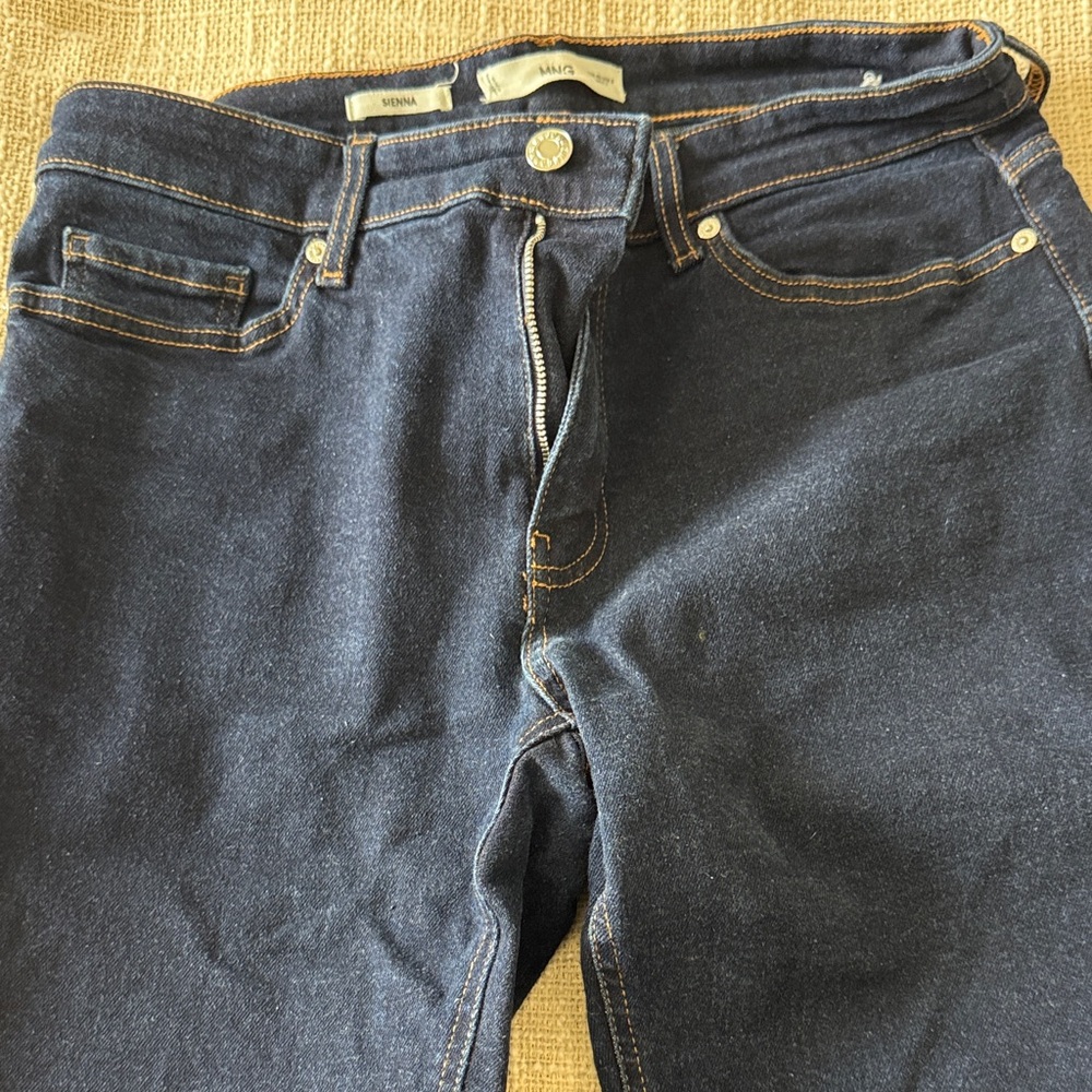 Mango jeans Sienna style. Cropped. Slight flare